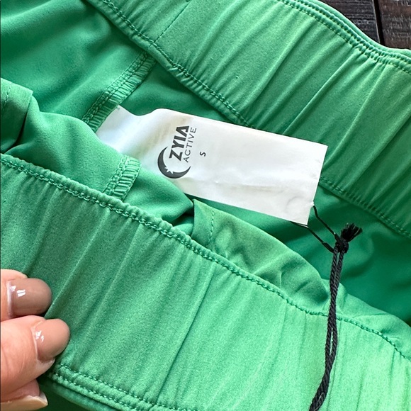 ZYIA Vibrant Green Athletic Club Shorts NWT - Picture 3 of 4